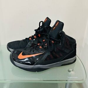 Nike Air Max Stutter Step 2 Basketball Shoes Boy's Sz  6.5 Y‎ 653754-003  Used.